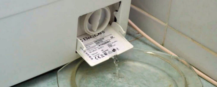 Течет стиральная машина снизу